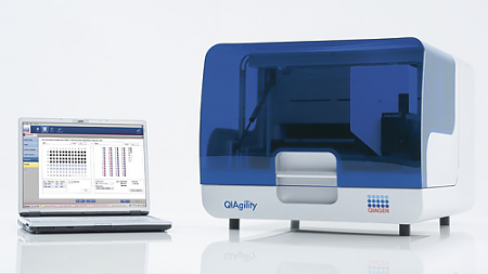 СИСТЕМА ДОЗИРОВАНИЯ ЖИДКОСТИ QIAGILITY ДЛЯ АВТОМАТИЗАЦИИ ПРОЦЕССА ПОСТАНОВКИ ПЦР И ДЛЯ НОРМАЛИЗАЦИИ КОНЦЕНТРАЦИИ ДНК С ИСПОЛЬЗОВАНИЕМ НАБОРОВ ДЛЯ ПРОВЕДЕНИЯ ПЦР